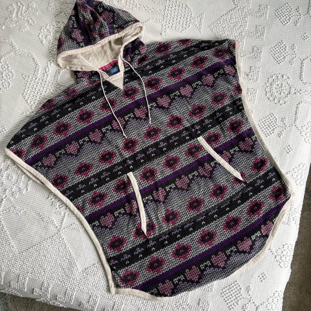 Simply Vera Vera Wang women’s size S short‎ sleeve hooded fleece poncho sweater